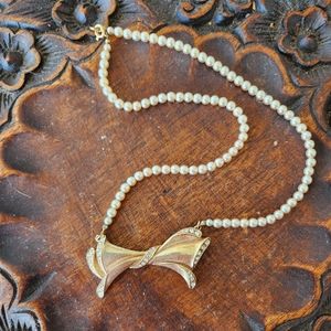Vintage 1940s Bow Rhinestone and Pearl Necklace